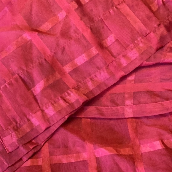 FINAL SALE PRICE 2 Large Pier 1 Sheer Red Checkered Rod Pocket Panels - Picture 3 of 3